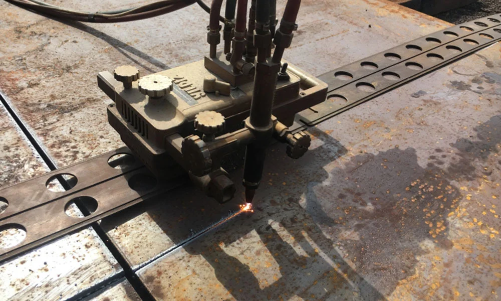 Oxy-fuel plate cutting — KMC Kayseri Metal Center San. ve Tic. A.Ş.