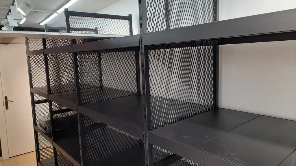 Metal Duvar Ünitesi Market Rafı — Omsa Raf Sistemleri