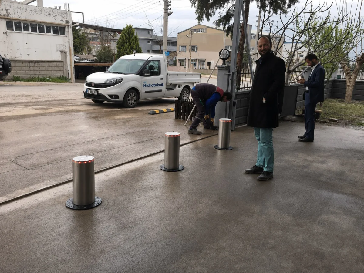 Hydraulic Bollard Barrier — Hidroteknik Fabrika Malzemeleri Ticaret ve Sanayi A.Ş.